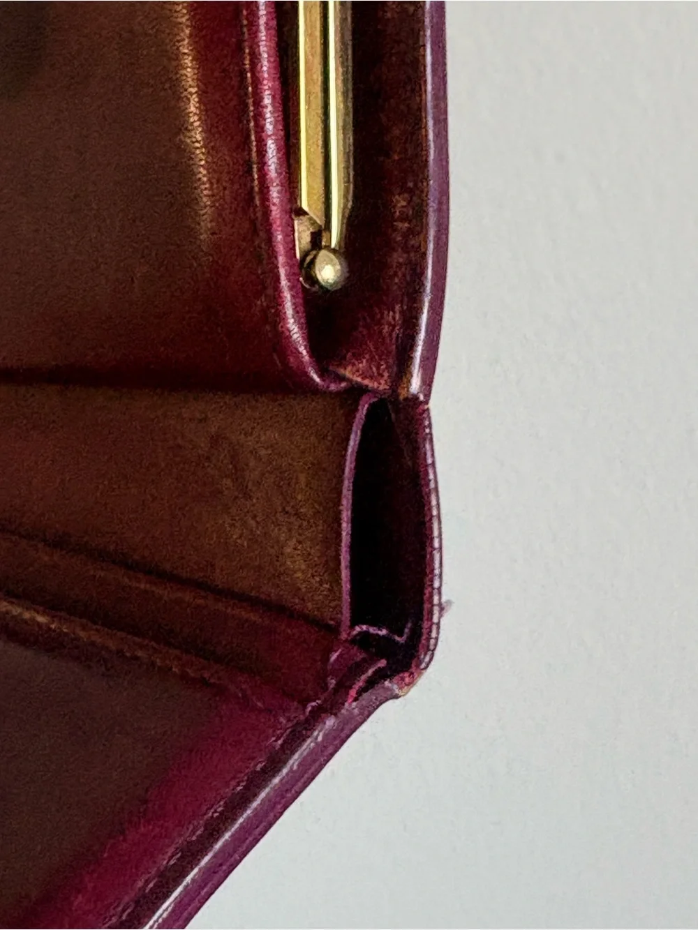 Authentic Louis Vuitton Monogram Vernis kisslock Wallet Burgundy